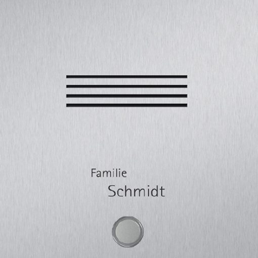 Detailansicht Edelstahlklingel mit Sprechanlage und Beschriftung
